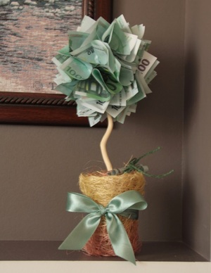 Новорічне грошове дерево з купюр своїми руками. Як зробити топиарий з грошових купюр