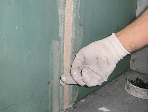 Вирівнювання стін гіпсокартоном своїми руками покрокова інструкція. Вирівнювання стін гіпсокартоном: швидко, дешево, акуратно