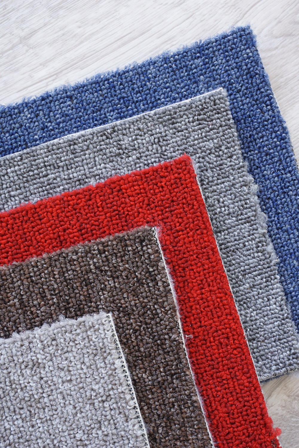 комерційний ковролін укладений в офісі